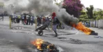 El caos y la violencia han caracterizado el ambiente entre los haitianos, con amplio dominio de las bandas armadas.  archivo