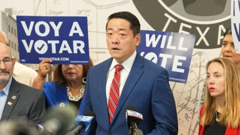 Gene Wu, legislador estatal demócrata de Houston, afirma que él y otros están abandonando «un sistema amañado».