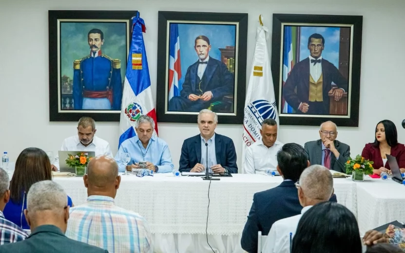 Luis Miguel de Camps habla en el encuentro con la APMAE. Luis Miguel de Camps habla en el encuentro con la APMAE.