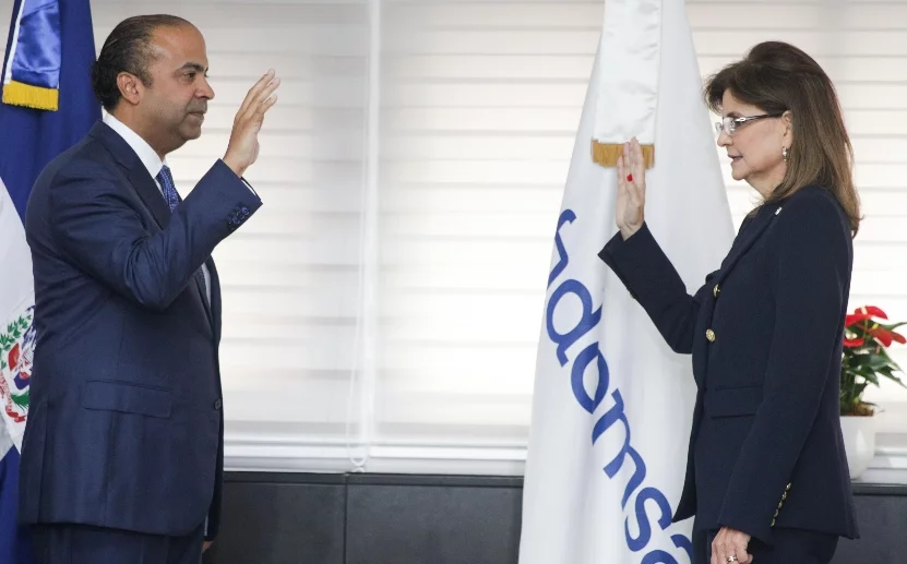 Samuel Pereyra es juramentado por la vicepresidenta Peña. Samuel Pereyra es juramentado por la vicepresidenta Peña.