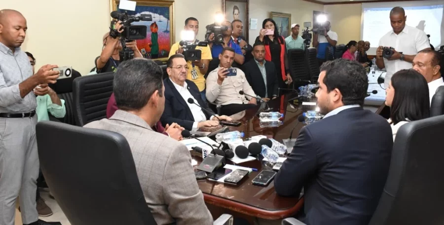 Los senadores coinciden con el sector sindical y el Poder Ejecutivo en que la cesantía no sea tocada. Los senadores coinciden con el sector sindical y el Poder Ejecutivo en que la cesantía no sea tocada.