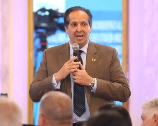 Víctor Atallah hizo el anuncio en La Semanal con la Prensa.