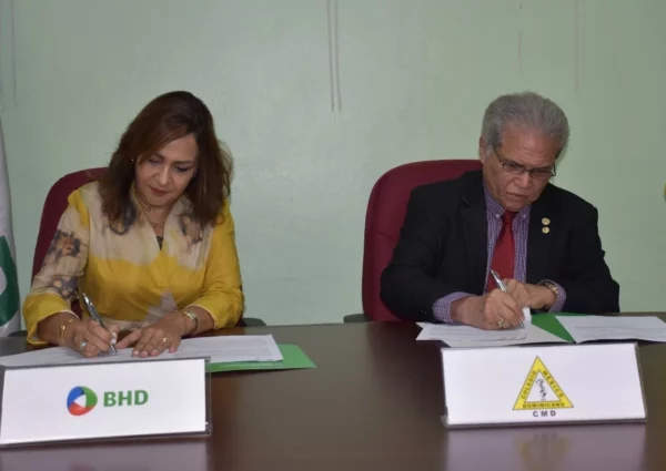 BHD y Colegio Médico Dominicano.