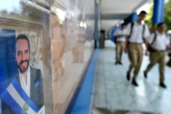 Nayib Bukele- Escuelas de El Salvador