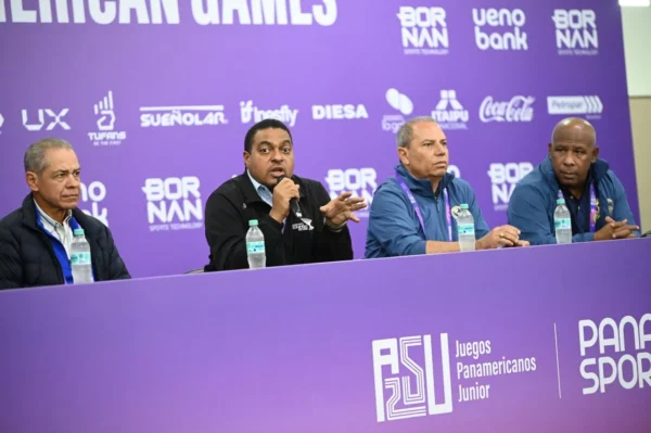 Fernando Langa, José P. Monegro, Garibaldy Bautista y Tony Mesa, en el encuentro con la prensa internacional de los Panam Junior.