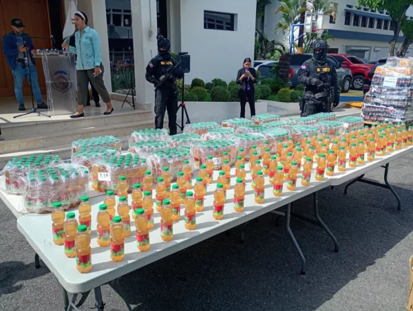 DNCD ocupa alijo de cocaína líquida oculta en cargamento de refrescos