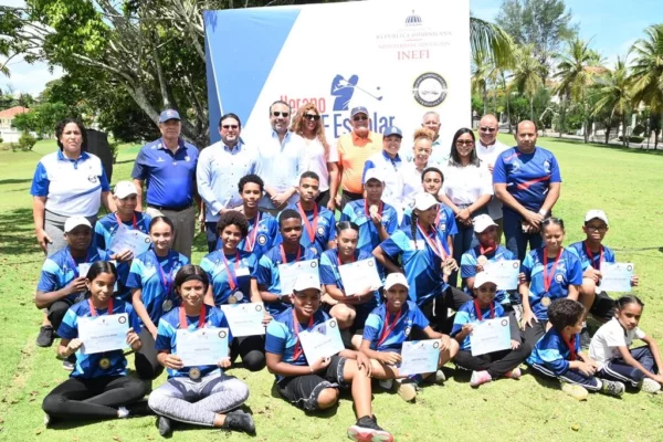 Docentes que participaron en el campamento de golf.