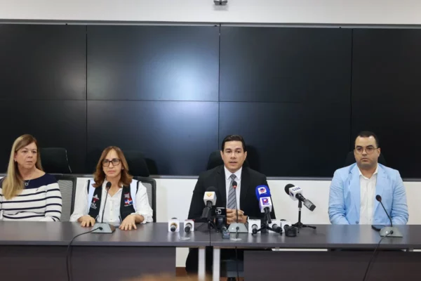 Viceministro de Salud Colectiva, Eladio Pérez, aclara error en boletín epidemiológico sobre aumentos de casos de difteria en el país. Elieser Tapia.