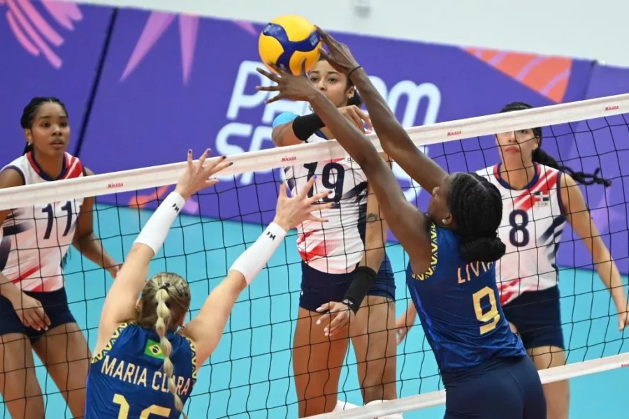 Acción del partido entre República  Dominicana y Brasil