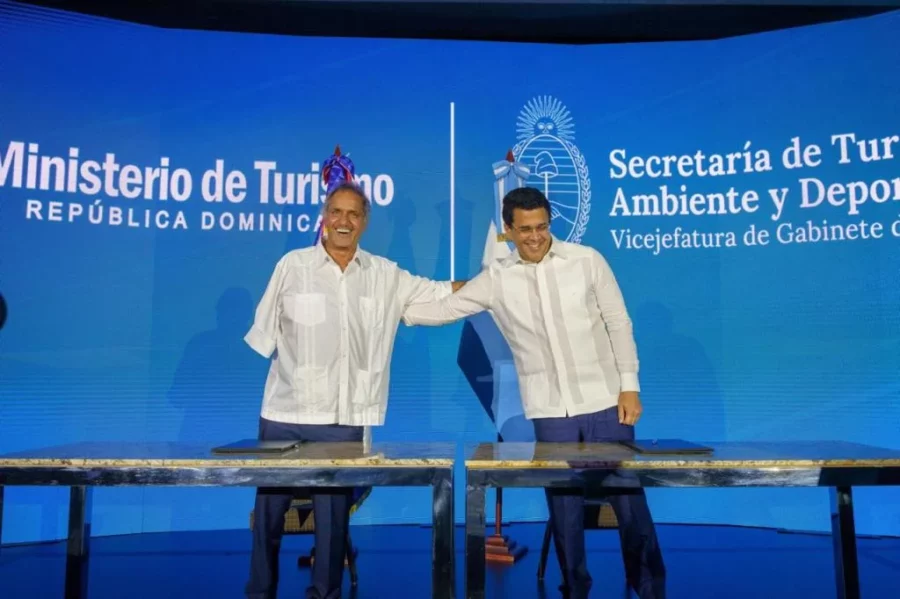 Daniel Scioli y David Collado firmaron el acuerdo.