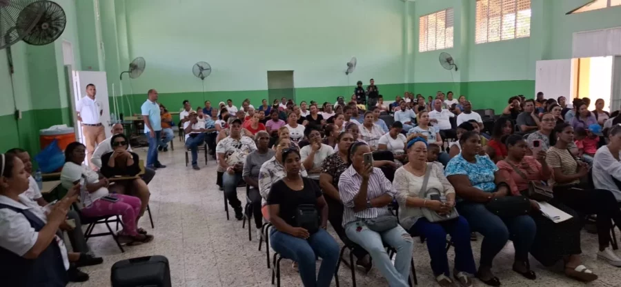 Comunitarios de Río San Juan en la reunión. Comunitarios de Río San Juan en la reunión.