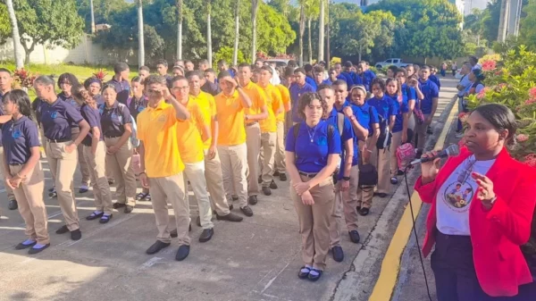 Estudiantes en escuela dominicana