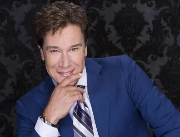 El actor mexicano Fernando Allende graba bachata
