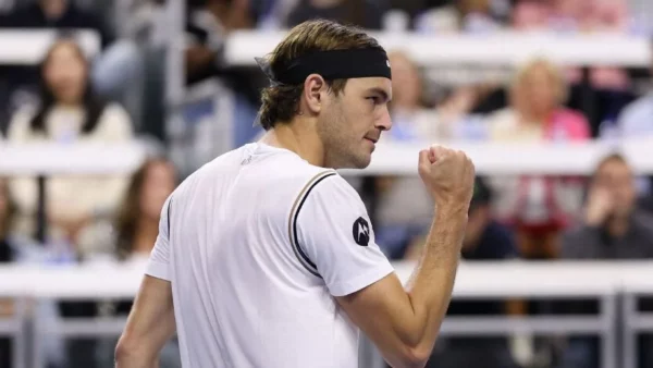 Fritz, número cuatro del mundo avanzó acuartos de final en el Masters 100 de Canadá.