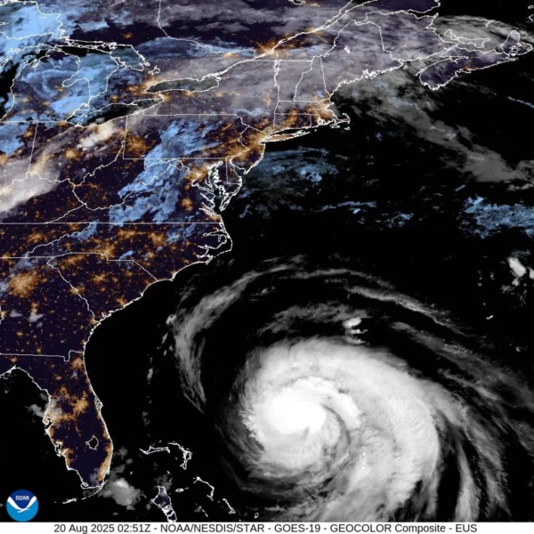 Huracán Erin se debilita