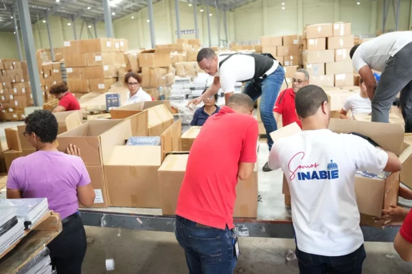 Inabie ha entregado más de un millón de kits a los estudiantes para el inicio del año escolar.