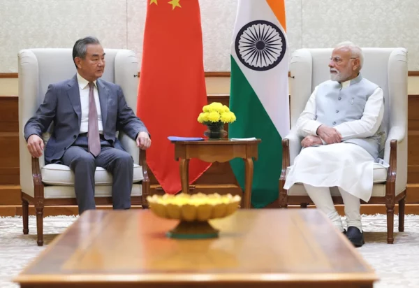 Representantes del ministerio de comercio de China e India.