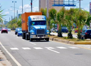 Intrant exhorta a los camiones a circular por el carril derecho
