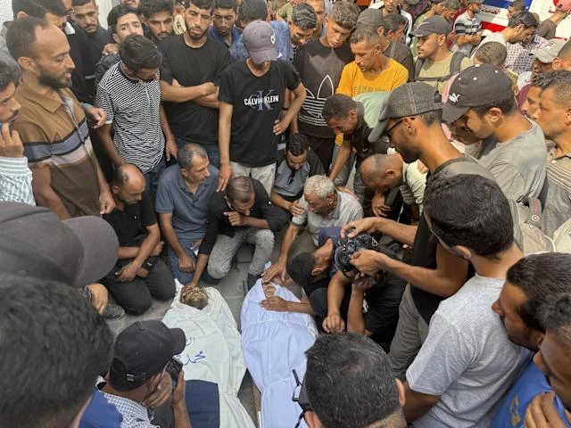 Israel mata 17 palestinos, incluidos 6 niños. Israel mata 17 palestinos, incluidos 6 niños.