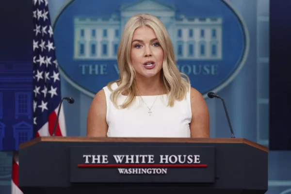 Karoline Leavitt- Casa Blanca - Venezuela