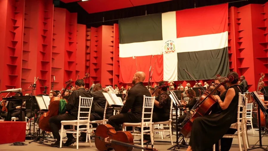 La Orquesta Sinfónica Nacional y el Coro Nacional interpretraron el Himno La Orquesta Sinfónica Nacional y el Coro Nacional interpretraron el Himno