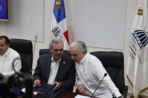 Presidente Luis Abinader y ministro de Educación, Luis Miguel de Camps, anuncian entrega de más de 1,500 nuevas aulas antes del inicio del año escolar.
