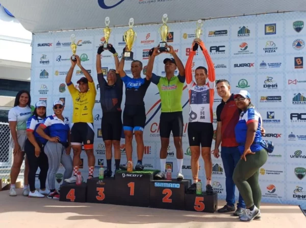 MEJIA EN EL PODIO MASTER C EN LA VEGA CIMACI 2025