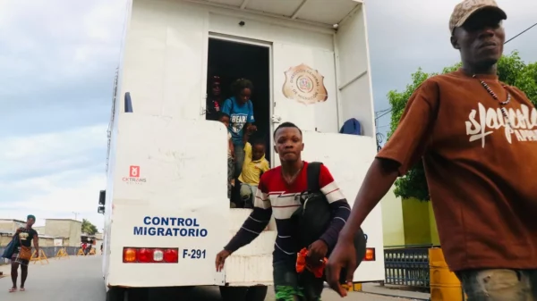 Migración repatria a 79 haitianos detenidos pjm