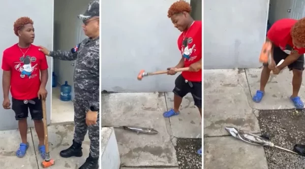 Policía junto a un motorista en Villa Arriba