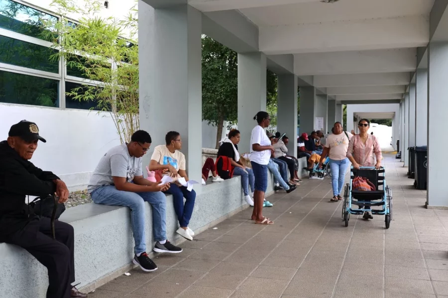 Pacientes tienen que incurrir en otros gastos para hacerse las tomografías. Pacientes tienen que incurrir en otros gastos para hacerse las tomografías.