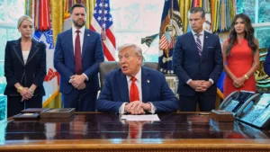 El presidente Donald Trump dice que planea firmar una orden ejecutiva para exigir la identificación de los votantes en las elecciones estadounidenses.
