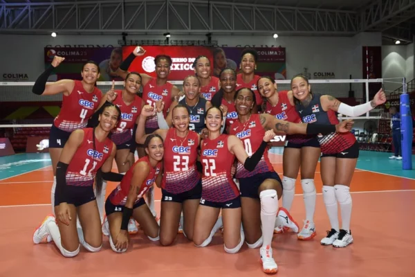 Jugadoras de las Reinas del Caribe celebran tras victoria