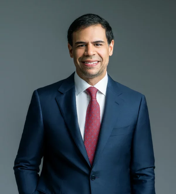 Roberto Angel Salcedo-columna.jpg