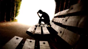 Mujeres intentan más el suicidio, pero los hombres son quienes más lo consuman. Archivo