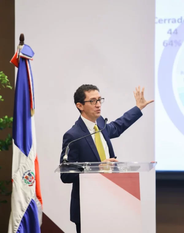 Santiago Sicard, presidente ejecutivo de ADOSAFI.