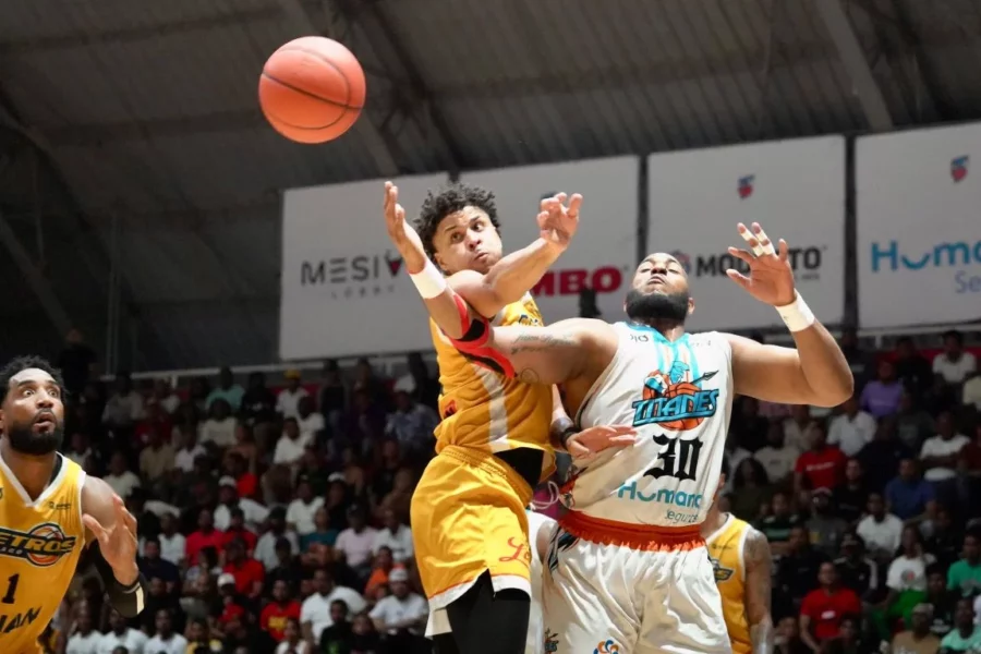 Titanes-JONATHAN ARAUJO (30), TITANES_ OMAR SILVERIO (15), METROS Titanes-JONATHAN ARAUJO (30), TITANES_ OMAR SILVERIO (15), METROS