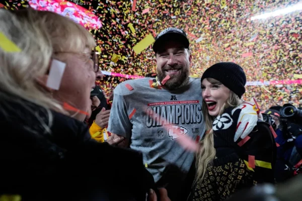 Taylor Swift y Travis Kelce están comprometidos