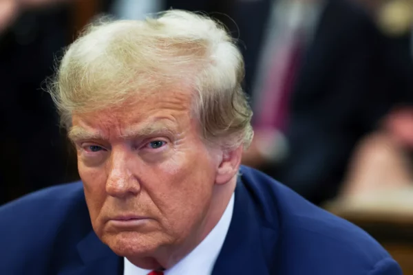 El expresidente Donald Trump asiste a los argumentos finales en el juicio civil por fraude de la Organización Trump en la Corte Suprema del estado de Nueva York, en Manhattan, el 11 de enero de 2024.