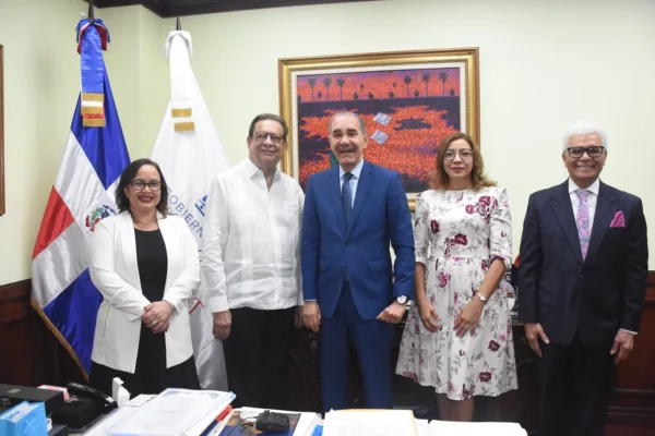 UNPHU presenta primer doctorado en RD