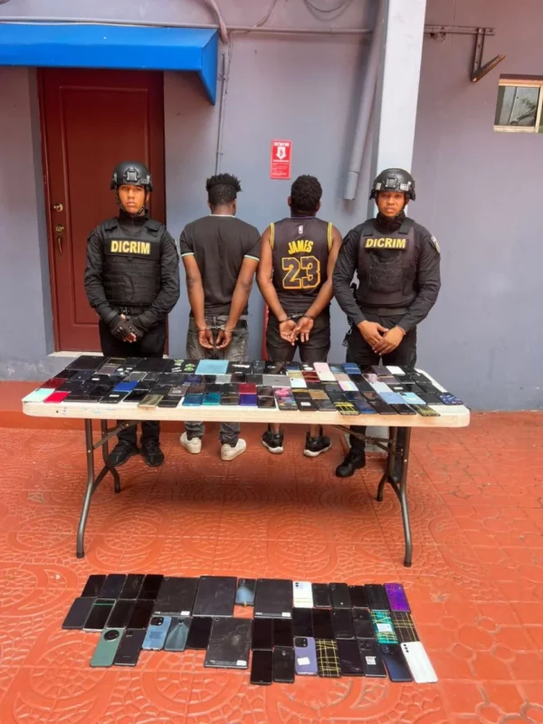 haitianos con 190 celulares robados