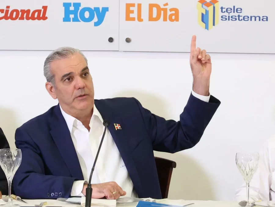 abinader en el periódico