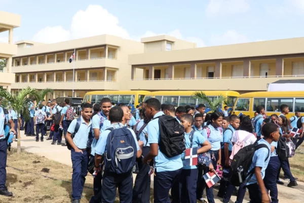 Estudiantes en el inicio de año escolar