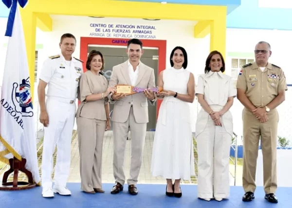 Camilo Then recibe reconocimiento