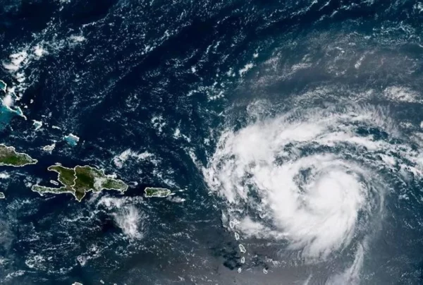 huracán Erin-tormenta tropical-indomet
