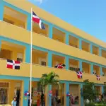 Escuelas empiezan a recibir a estudiantes para el inicio del año escolar