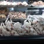 Pollo no debe venderse por encima de RD$70 la libra, advierten comerciantes