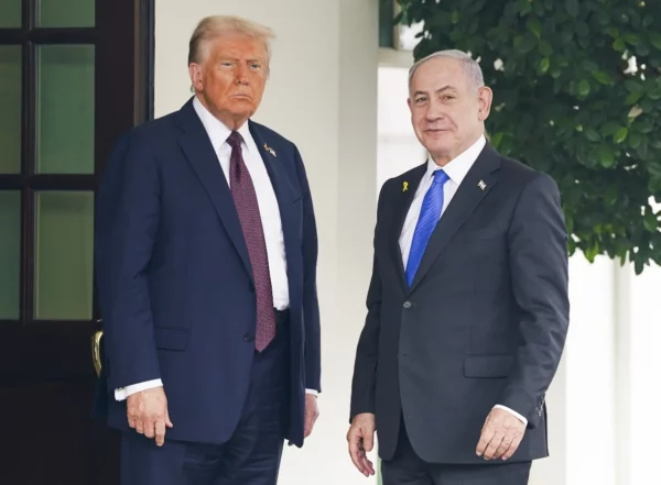 El presidente Donald Trump junto a Benjamín Netanyahu durante la prsentación del plan.