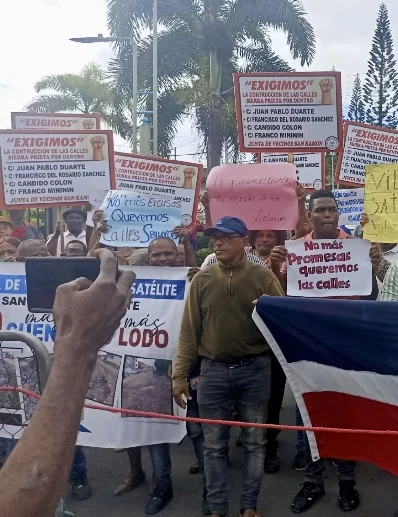 Los comunitarios han realizados varias protestas sin éxito. Los comunitarios han realizados varias protestas sin éxito.