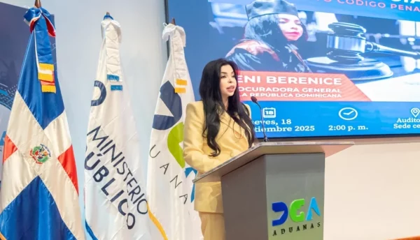 Yeni Berenice Reynoso fue oradora en la VIII Conferencia de la OEA sobre  el cumplimiento y transformación del comercio.