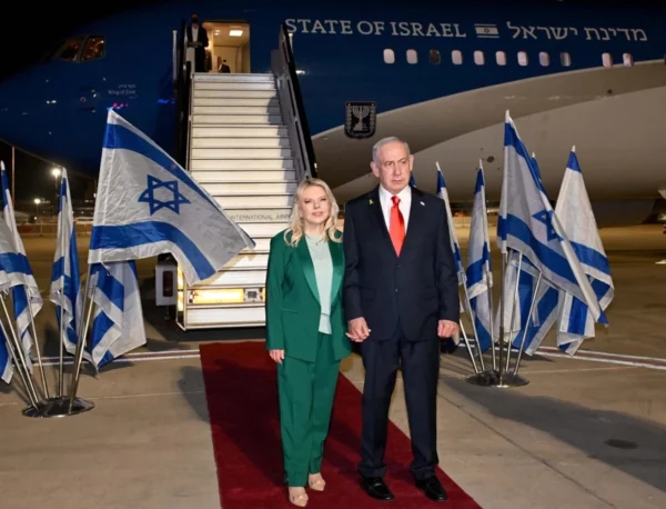 El primer ministro Benjamín Netanyahy previo a abordar avión rumbo a Nueva York.